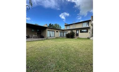 VENTA CASA MODERNA ACANTILADOS