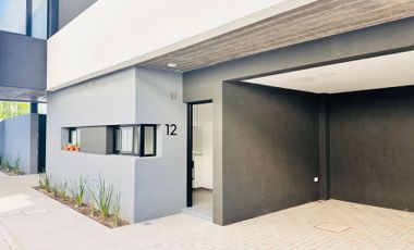 Duplex en venta Los Hornos 2 dormitorios estrenar