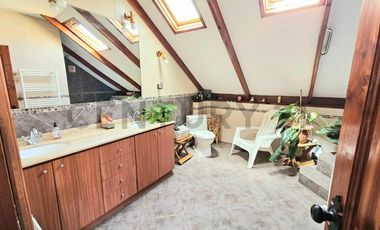 En venta Amplia Casa uso Mixto, 4 niveles, Andalué