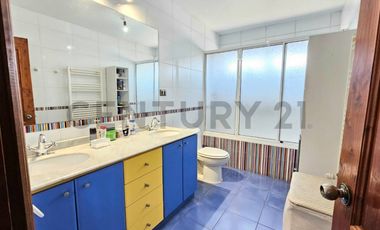 En venta Amplia Casa uso Mixto, 4 niveles, Andalué