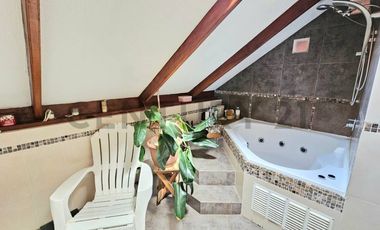 En venta Amplia Casa uso Mixto, 4 niveles, Andalué