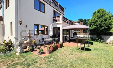 En venta Amplia Casa uso Mixto, 4 niveles, Andalué