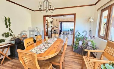 En venta Amplia Casa uso Mixto, 4 niveles, Andalué