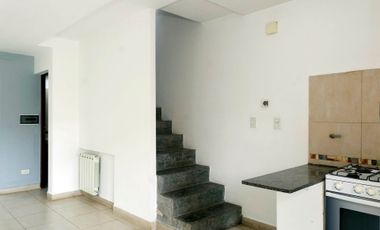 CASA DUPLEX 2 DORMITORIOS VENTA VAQUEROS CENTRO