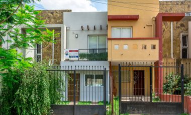 CASA DUPLEX 2 DORMITORIOS VENTA VAQUEROS CENTRO