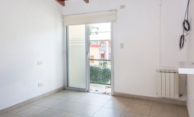 CASA DUPLEX 2 DORMITORIOS VENTA VAQUEROS CENTRO