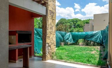 CASA DUPLEX 2 DORMITORIOS VENTA VAQUEROS CENTRO