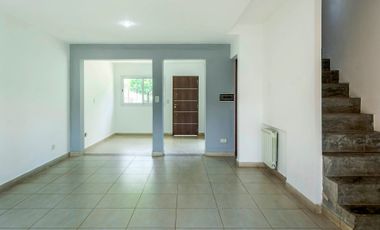 CASA DUPLEX 2 DORMITORIOS VENTA VAQUEROS CENTRO