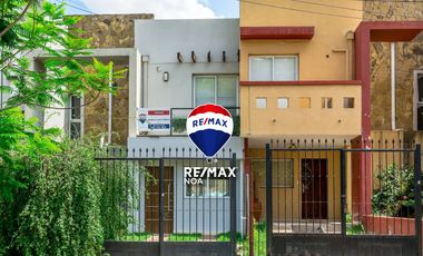 CASA DUPLEX 2 DORMITORIOS VENTA VAQUEROS CENTRO