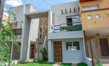 CASA DUPLEX 2 DORMITORIOS VENTA VAQUEROS CENTRO