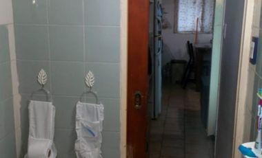 EXCELENTE DEPARTAMENTO DE 2 AMBIENTES EN PLANTA ALTA CON BALCÓN