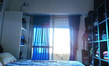 EXCELENTE DEPARTAMENTO DE 2 AMBIENTES EN PLANTA ALTA CON BALCÓN