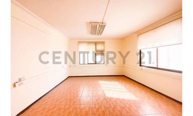 ARRIENDA OFICINA 620 MT2, SERRANO, METRO U. CHILE