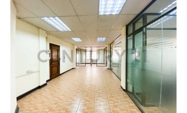 ARRIENDA OFICINA 620 MT2, SERRANO, METRO U. CHILE