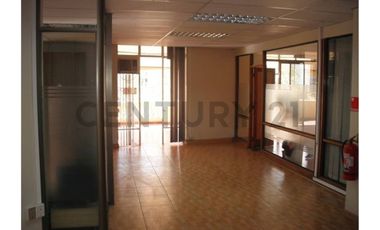 ARRIENDA OFICINA 620 MT2, SERRANO, METRO U. CHILE