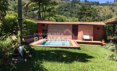 casa campestre en venta en la colina. Cod V102715