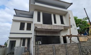 RUMAH 2 LANTAI MEI SIAP HUNI PRIVATE POOL HARGA BUC