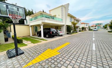 CASA EN RENTA EN METEPEC, ZONA PARQUE BICENTENARIO , SALIDA RÁPIDA A CDMX