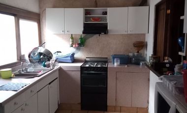 🏡 Casa de un nivel con 🌊 alberca y 🌳 jardín para remodelar – 💲2,500,000