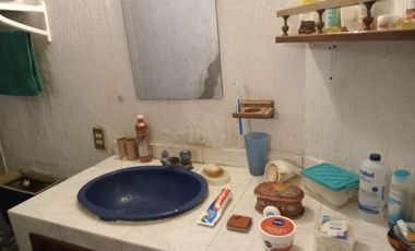 🏡 Casa de un nivel con 🌊 alberca y 🌳 jardín para remodelar – 💲2,500,000