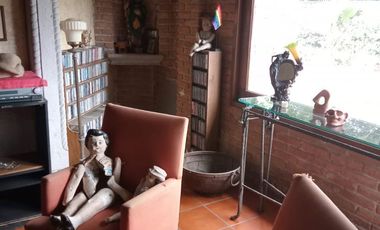 🏡 Casa de un nivel con 🌊 alberca y 🌳 jardín para remodelar – 💲2,500,000