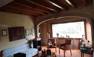 🏡 Casa de un nivel con 🌊 alberca y 🌳 jardín para remodelar – 💲2,500,000