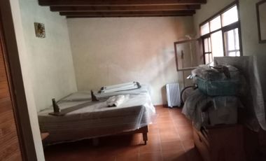 🏡 Casa de un nivel con 🌊 alberca y 🌳 jardín para remodelar – 💲2,500,000