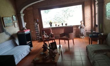 🏡 Casa de un nivel con 🌊 alberca y 🌳 jardín para remodelar – 💲2,500,000