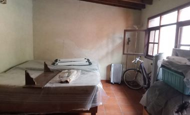 🏡 Casa de un nivel con 🌊 alberca y 🌳 jardín para remodelar – 💲2,500,000