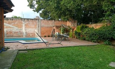 🏡 Casa de un nivel con 🌊 alberca y 🌳 jardín para remodelar – 💲2,500,000