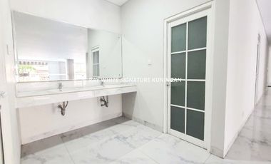 Gedung Baru Renovasi di Cipinang Indah I - Cocok untuk Kantor atau Investasi