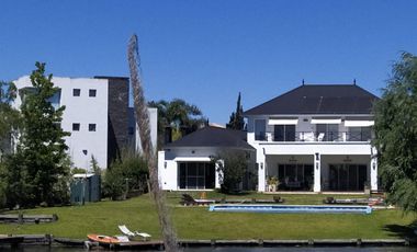 Venta Excelente casa 4 dormitorios al lago Castores