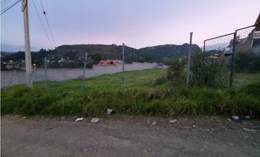 Terreno en venta en chaullabamba amplio 1500m2 cerca de la autopista