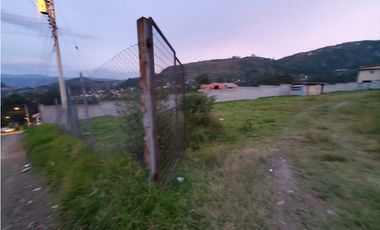 Terreno en venta en chaullabamba amplio 1500m2 cerca de la autopista
