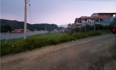 Terreno en venta en chaullabamba amplio 1500m2 cerca de la autopista