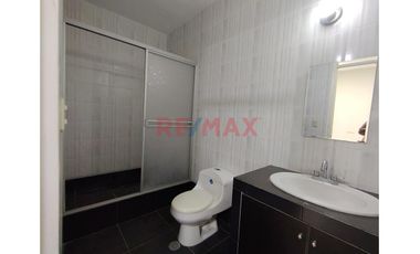 Alquiler De Amplia Casa De Estreno En Loma Linda Con Cochera Y Aire Acondicionado