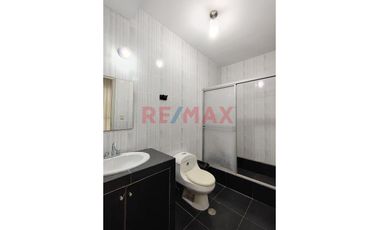 Alquiler De Amplia Casa De Estreno En Loma Linda Con Cochera Y Aire Acondicionado