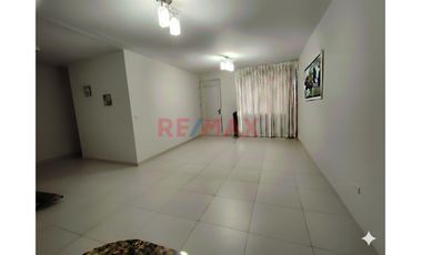 Alquiler De Amplia Casa De Estreno En Loma Linda Con Cochera Y Aire Acondicionado