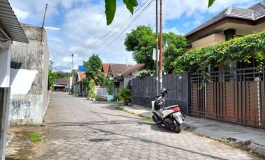 Rumah Hook Strategis Hanya 50 meter dari Jalan Gedongkuning