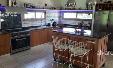 Casa venta 4 ambientes Hara Maria Victoria Moremo