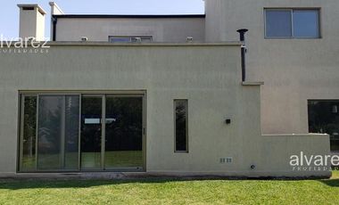 Casa venta 4 ambientes Hara Maria Victoria Moremo