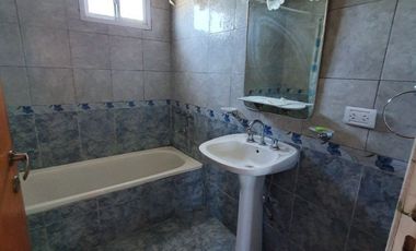 LATORRE PROP. VENDE  2 CHALET  SOBRE MISMO LOTE DE 3 AMB + Y DE 2 AMB