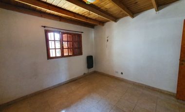LATORRE PROP. VENDE  2 CHALET  SOBRE MISMO LOTE DE 3 AMB + Y DE 2 AMB