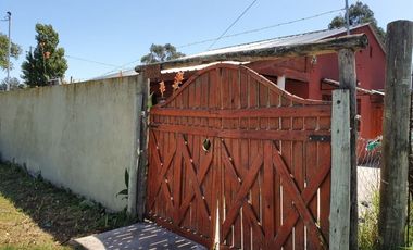 LATORRE PROP. VENDE  2 CHALET  SOBRE MISMO LOTE DE 3 AMB + Y DE 2 AMB