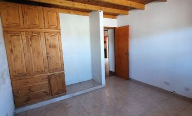 LATORRE PROP. VENDE  2 CHALET  SOBRE MISMO LOTE DE 3 AMB + Y DE 2 AMB