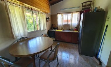 LATORRE PROP. VENDE  2 CHALET  SOBRE MISMO LOTE DE 3 AMB + Y DE 2 AMB