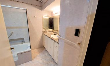 Casa 5 amb. con Garaje, Quincho y Fondo libre. Lanús Este - Super Ubicación