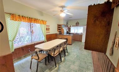 Casa 5 amb. con Garaje, Quincho y Fondo libre. Lanús Este - Super Ubicación