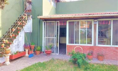 Casa 5 amb. con Garaje, Quincho y Fondo libre. Lanús Este - Super Ubicación