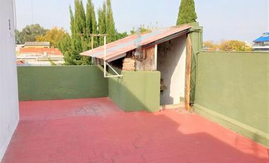 Casa 5 amb. con Garaje, Quincho y Fondo libre. Lanús Este - Super Ubicación